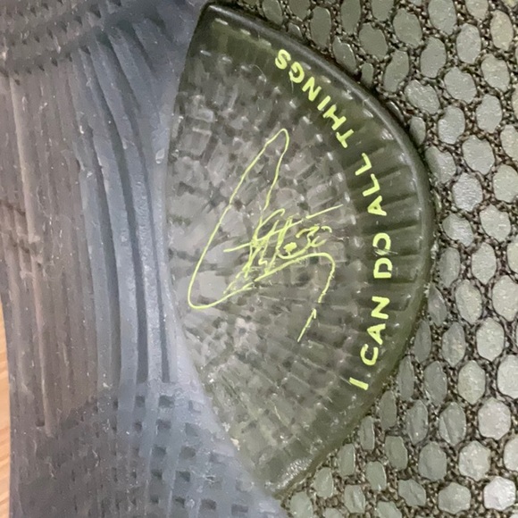 Under Armour curry 6 basketball shoes size 5.5Y - Picture 9 of 9